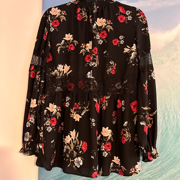 Black floral blouse - Picture 2 of 4